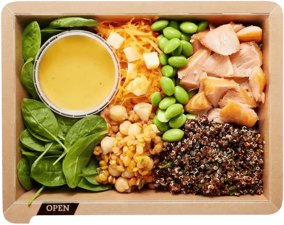 Salatbowl mit geräuchertem Lachs und Quinoa